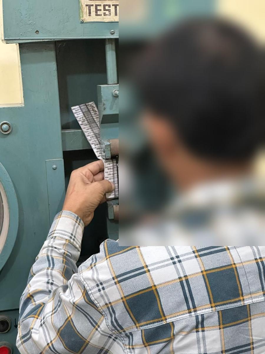 Essai de traction sur éprouvette d'isolant