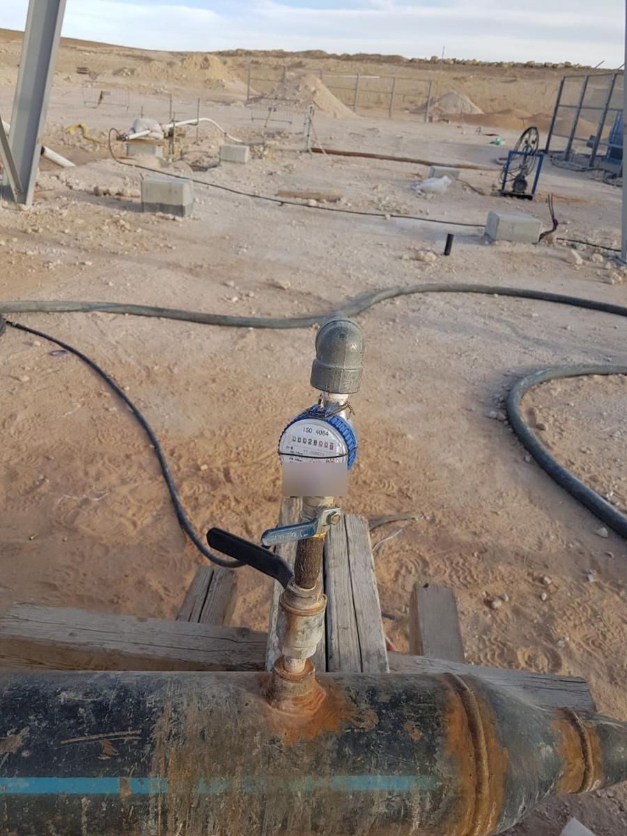 Compteur d'eau sur la ligne de remplissage d'une épreuve